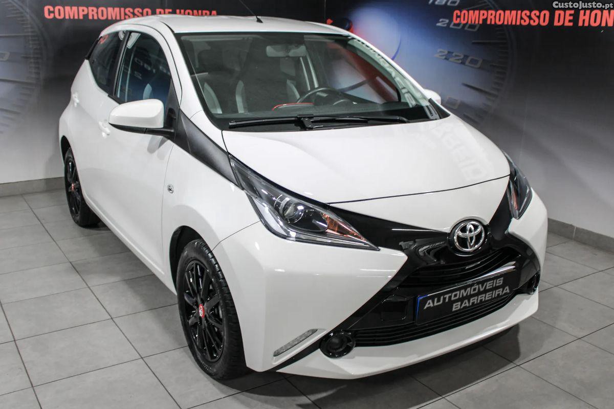 Toyota Aygo 1.0 X-Play+AC+X-Touch — fotografia 2