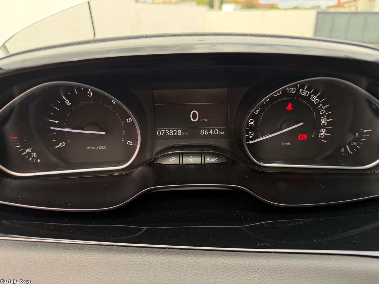 Peugeot 208 1.4 Hdi Allure — photo 5
