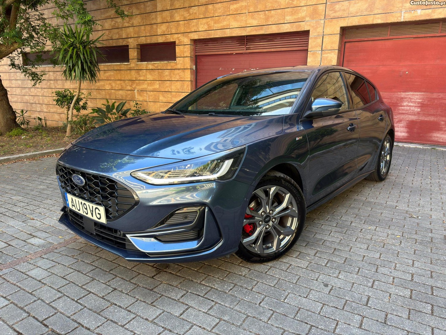 Ford Focus 1.0 Ecoboost Hybrid ST-Line — fotografia 17