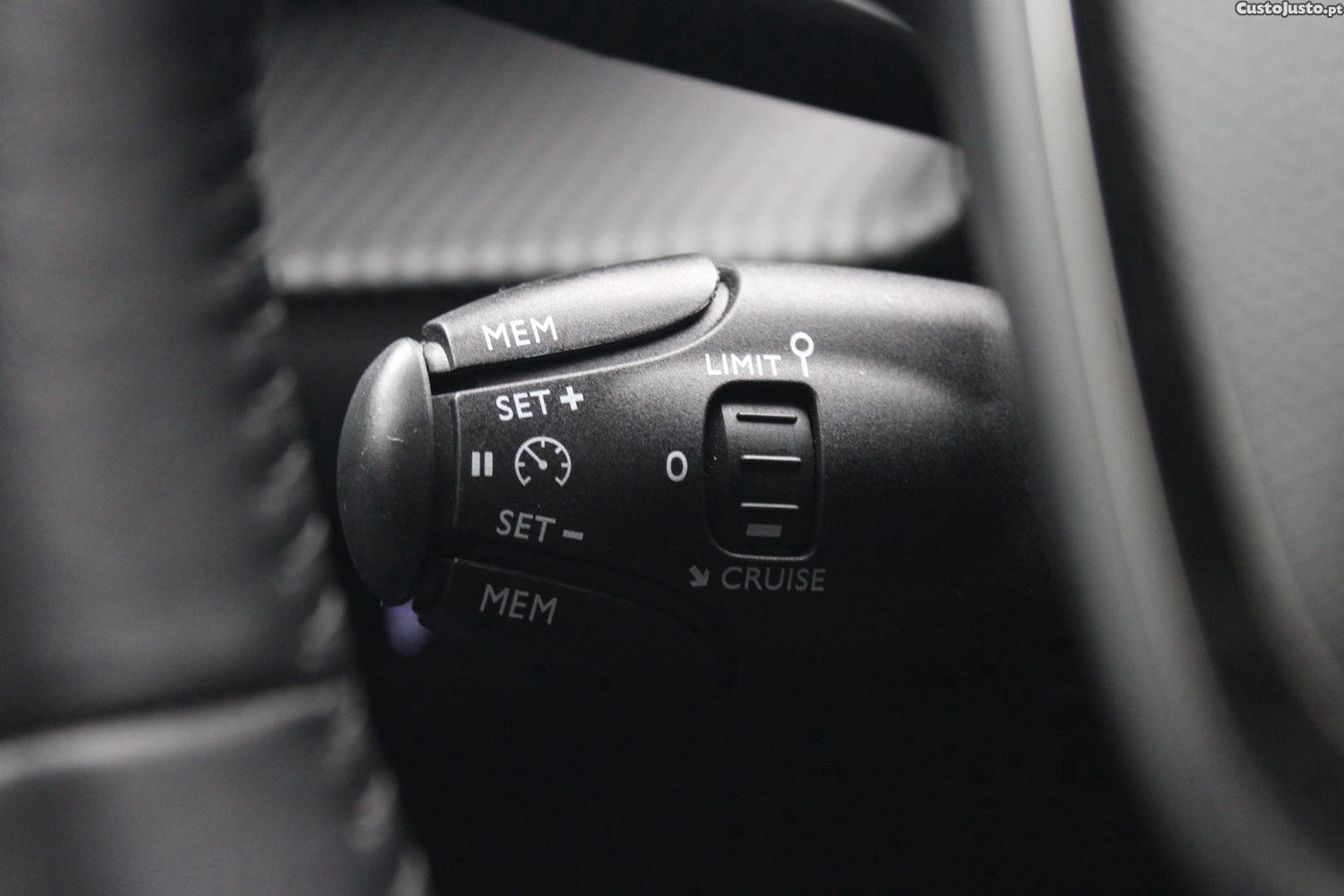 Peugeot e-2008 ALLURE PACK (AUTO) — fotografia 24