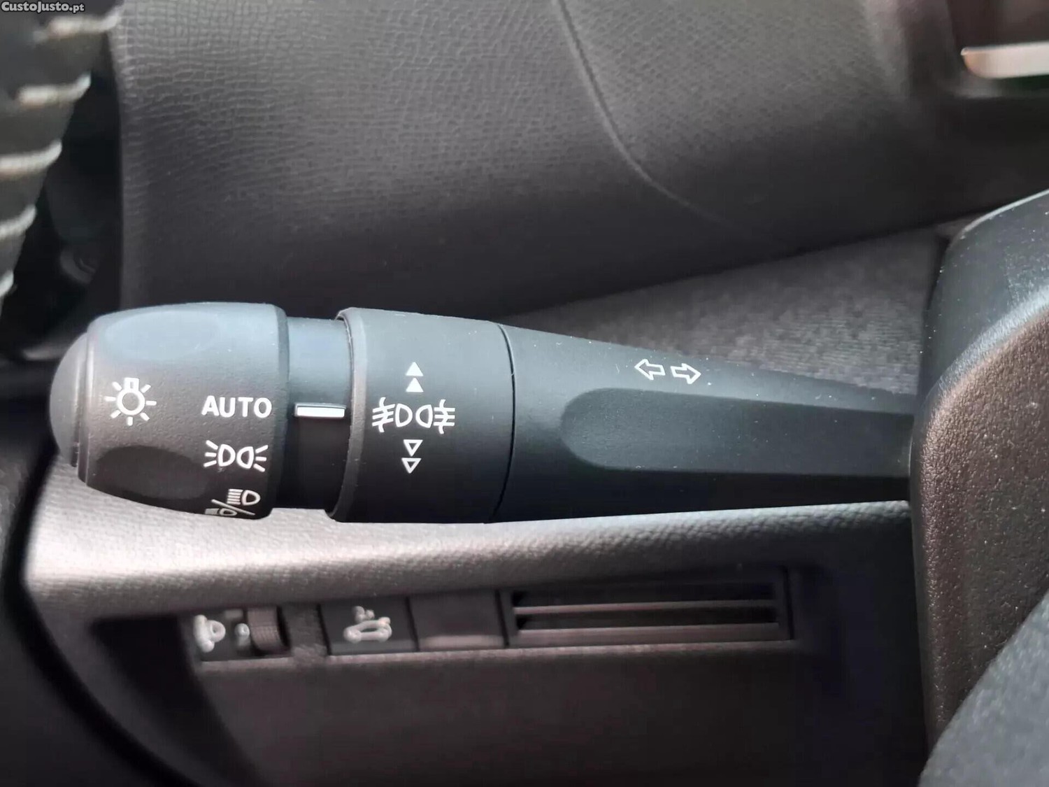 Citroën C4 X 1.2 PureTech Plus EAT8 — fotografia 9