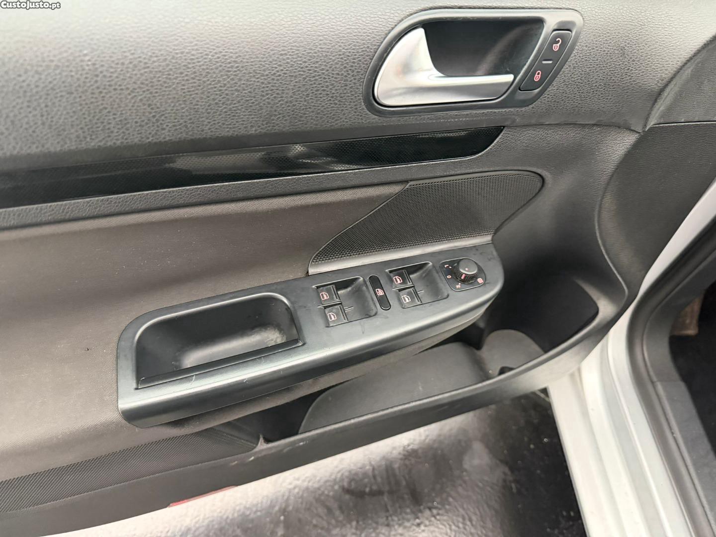 Volkswagen Golf VARIANT 1.6 TDI — fotografia 8