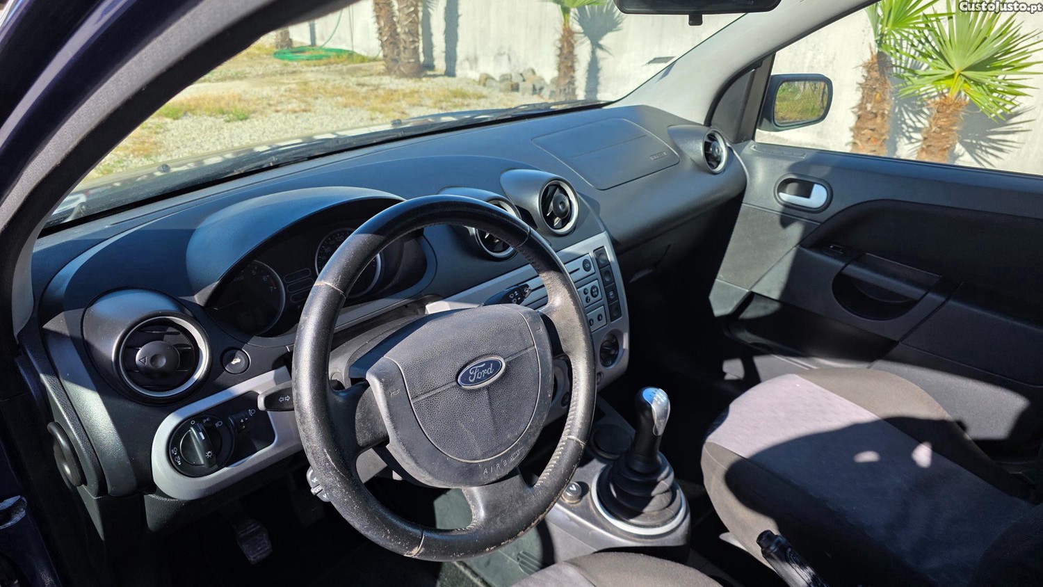 Ford Fiesta 1.25 Duratec 75cv — photo 5