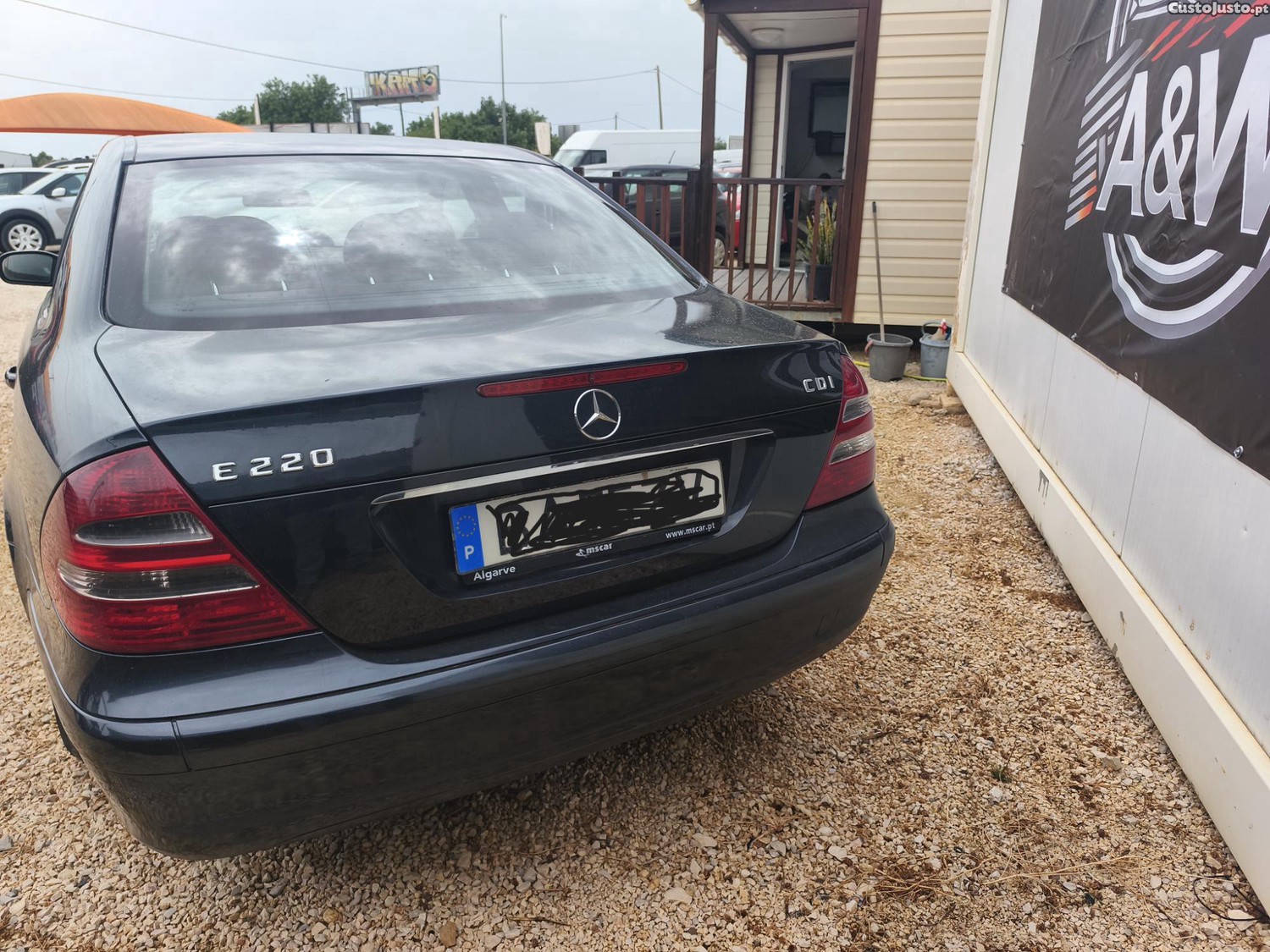 Mercedes-Benz E 220 Classic — fotografia 11