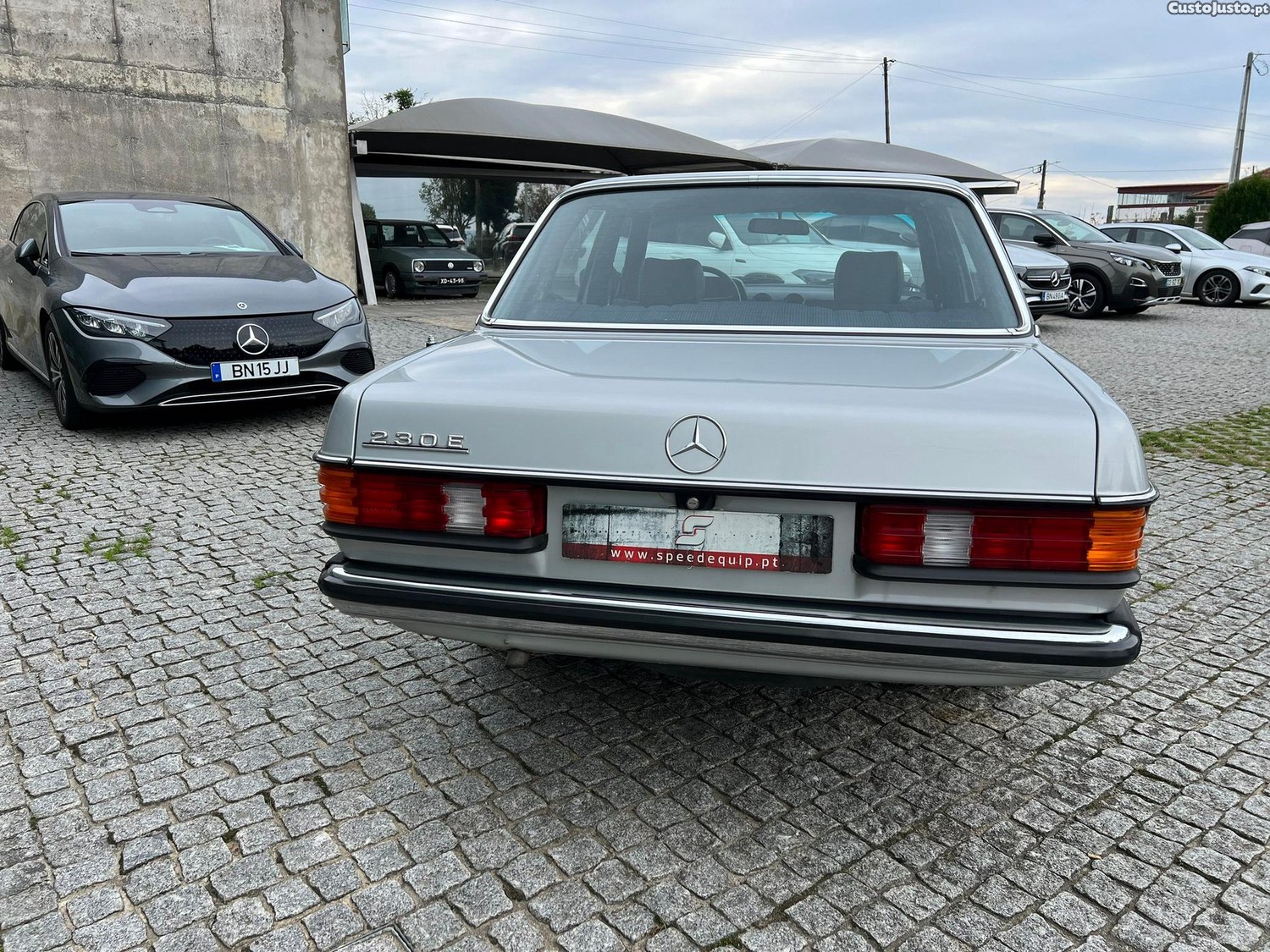 Mercedes-Benz 230 E — fotografia 23