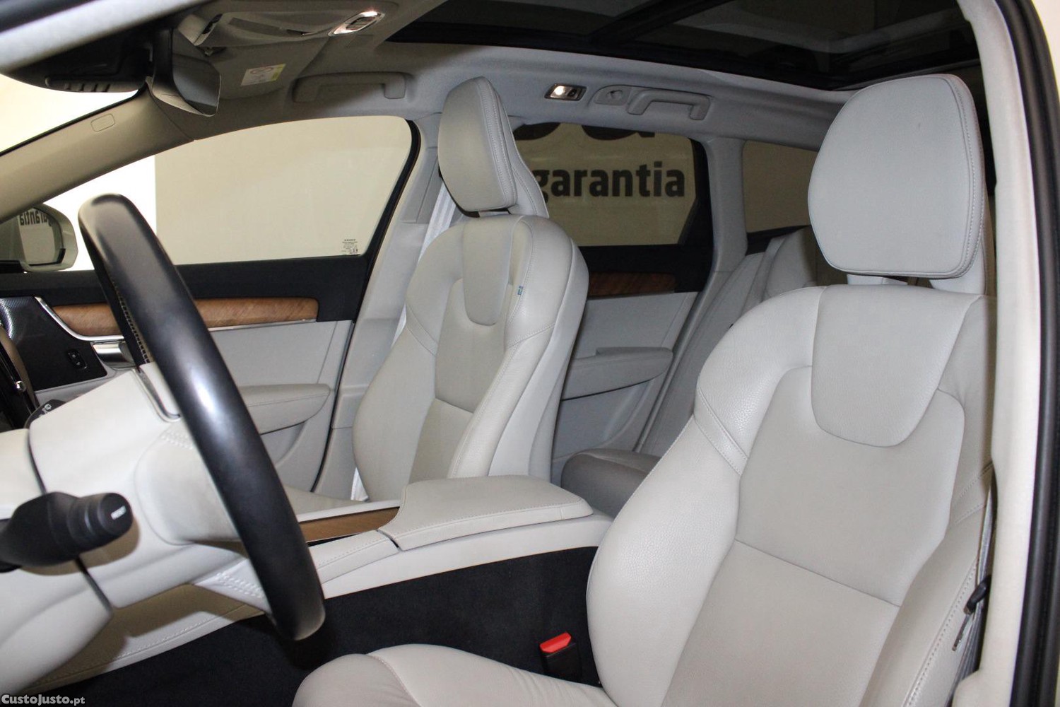 Volvo V90 2.0 B4 MOMENTUM PLUS GEARTRONIC — fotografia 22