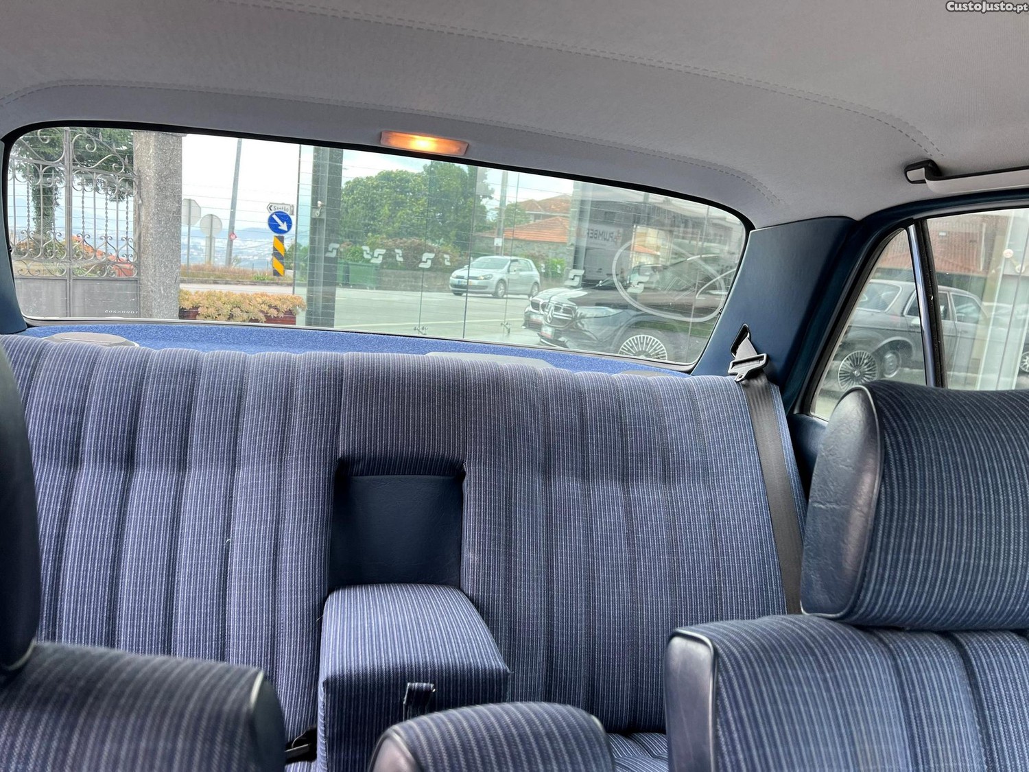 Mercedes-Benz 230 E — fotografia 12