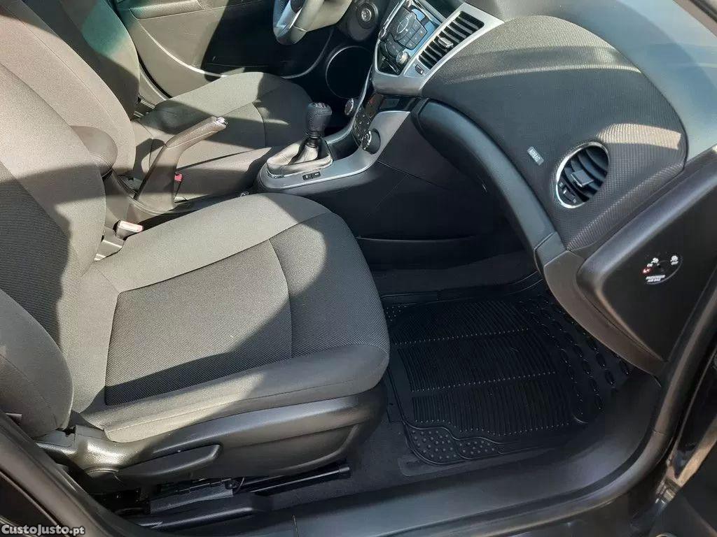 Chevrolet Cruze 1.7 vcdi ltz — fotografia 4