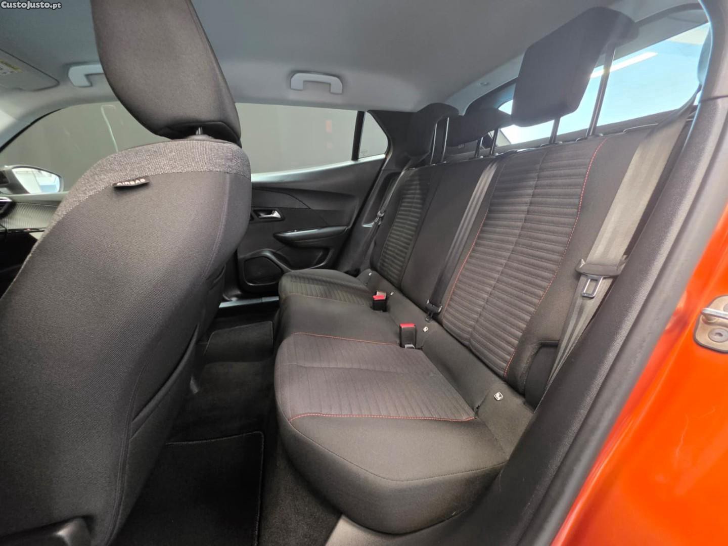 Peugeot 2008 PureTech 100 Active — fotografia 5