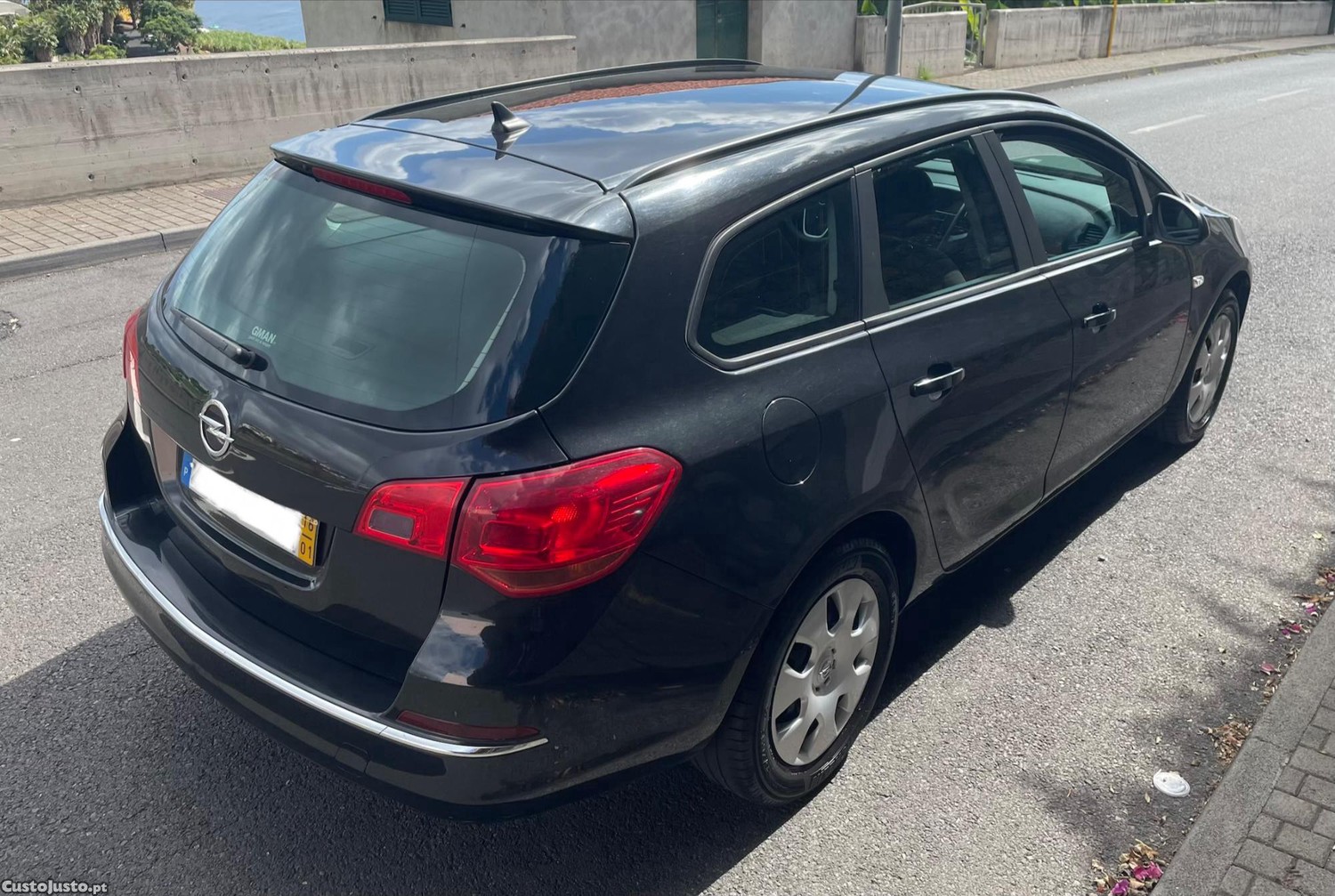 Opel Astra J sports tourer 1.6 CDTi — photo 4