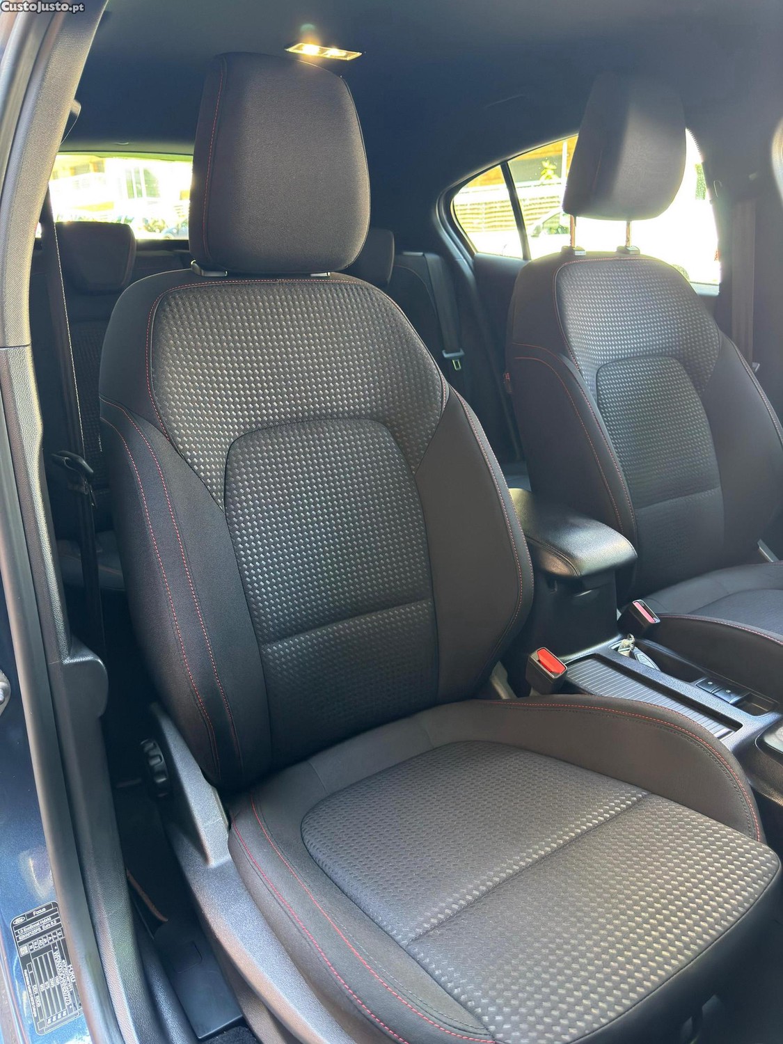 Ford Focus 1.0 Ecoboost Hybrid ST-Line — fotografia 4