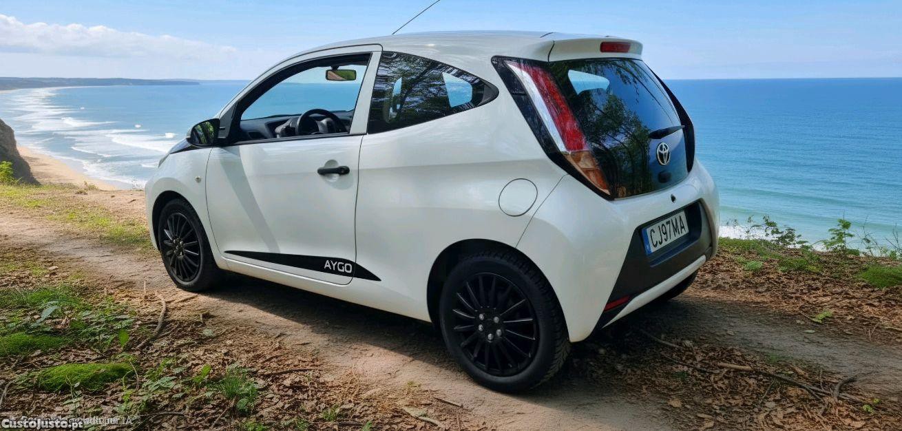 Toyota Aygo KGB40L — photo 2