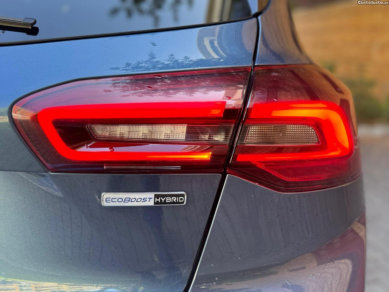 Ford Focus 1.0 Ecoboost Hybrid ST-Line — fotografia 9