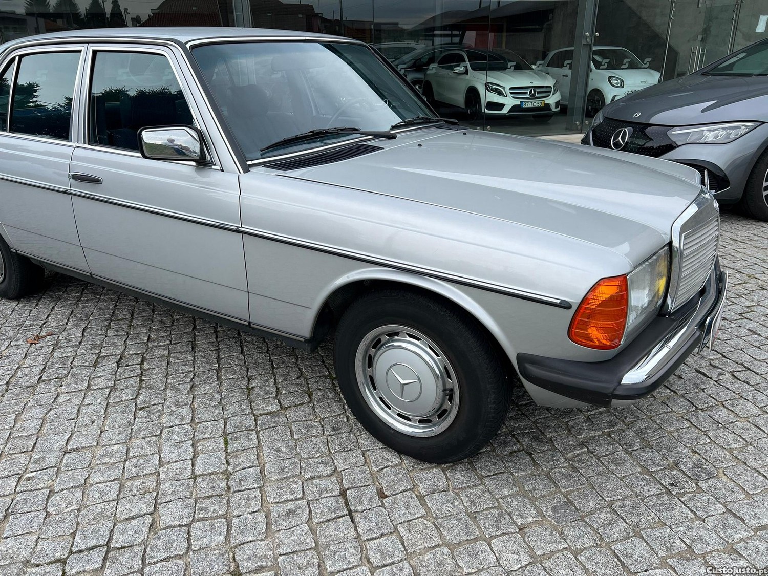 Mercedes-Benz 230 E — fotografia 22