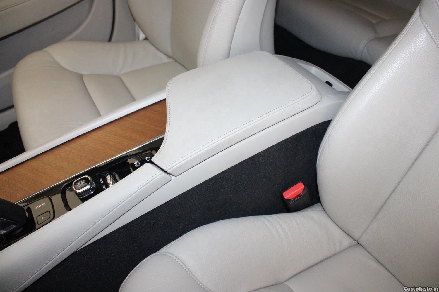 Volvo V90 2.0 B4 MOMENTUM PLUS GEARTRONIC — fotografia 21