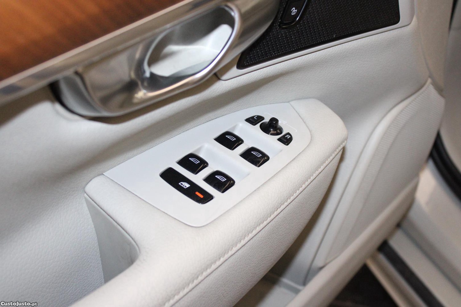 Volvo V90 2.0 B4 MOMENTUM PLUS GEARTRONIC — fotografia 23