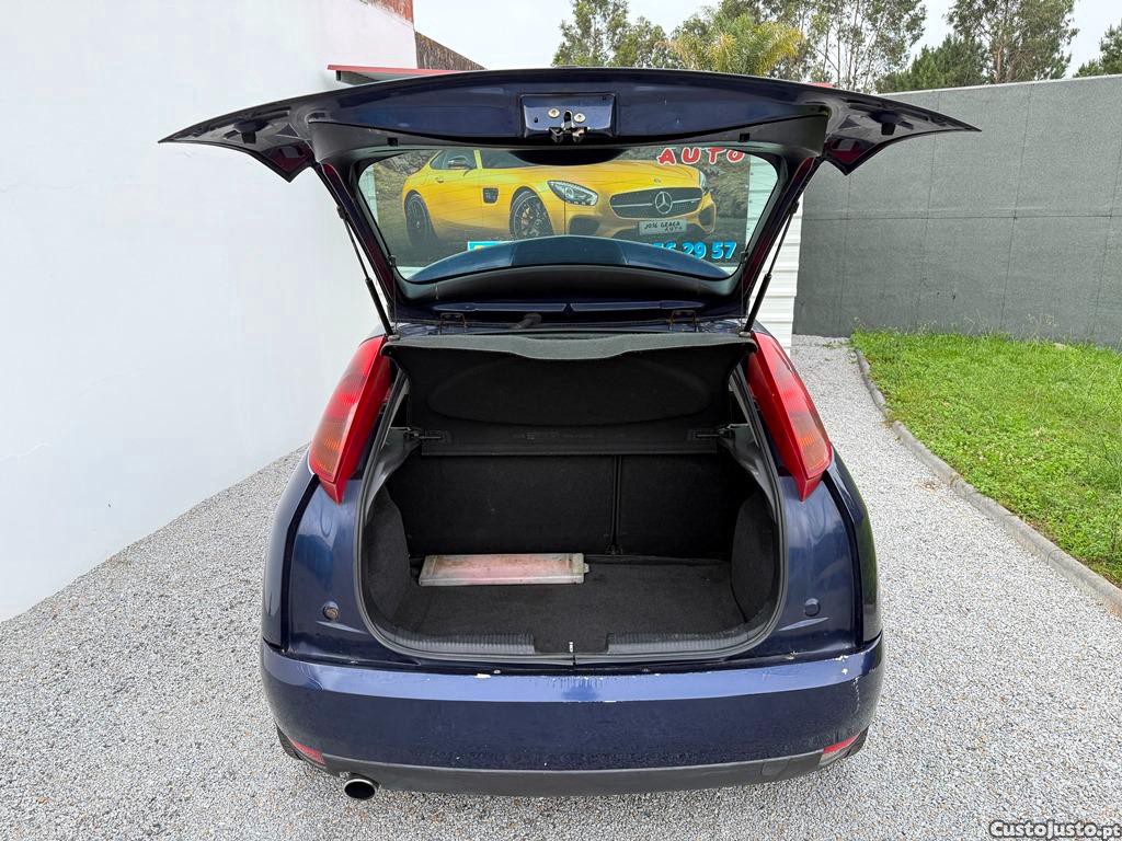 Ford Focus Trend 1.8TDDi 90cv 07/2001 - 01 — photo 5