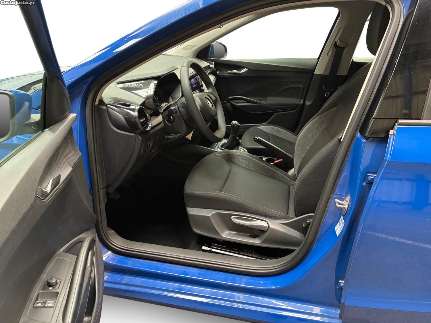 Skoda Fabia 1.0 MPI Active - 22 — photo 3
