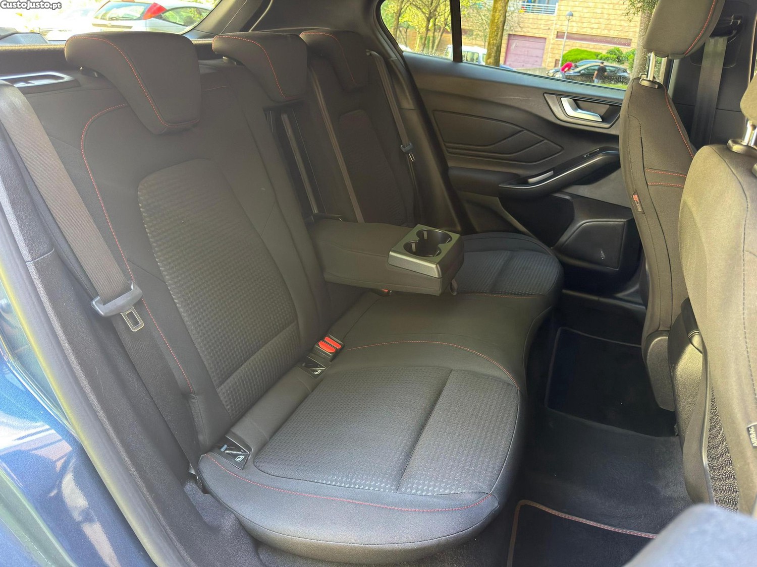 Ford Focus 1.0 Ecoboost Hybrid ST-Line — fotografia 2