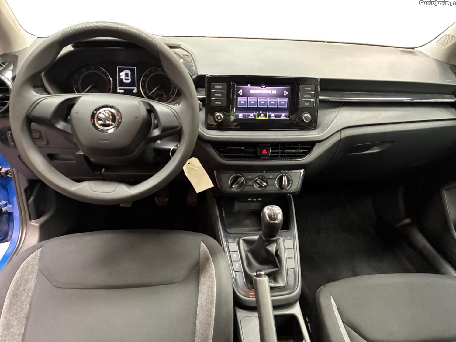 Skoda Fabia 1.0 MPI Active - 22 — photo 4