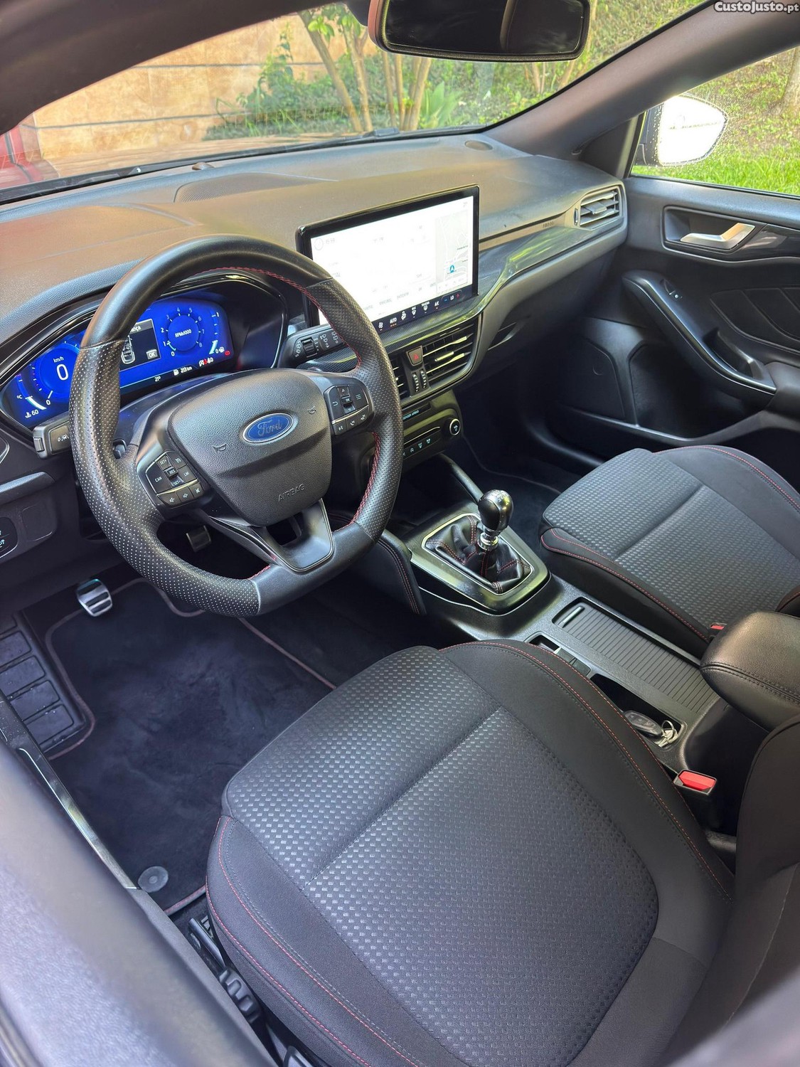 Ford Focus 1.0 Ecoboost Hybrid ST-Line — fotografia 7