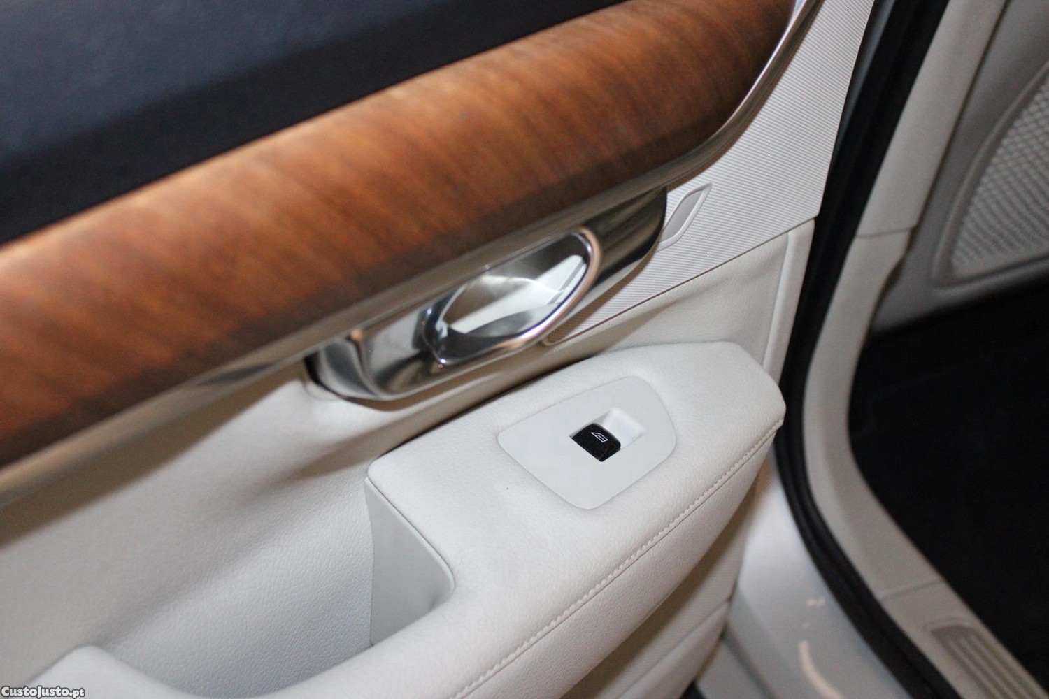 Volvo V90 2.0 B4 MOMENTUM PLUS GEARTRONIC — fotografia 19