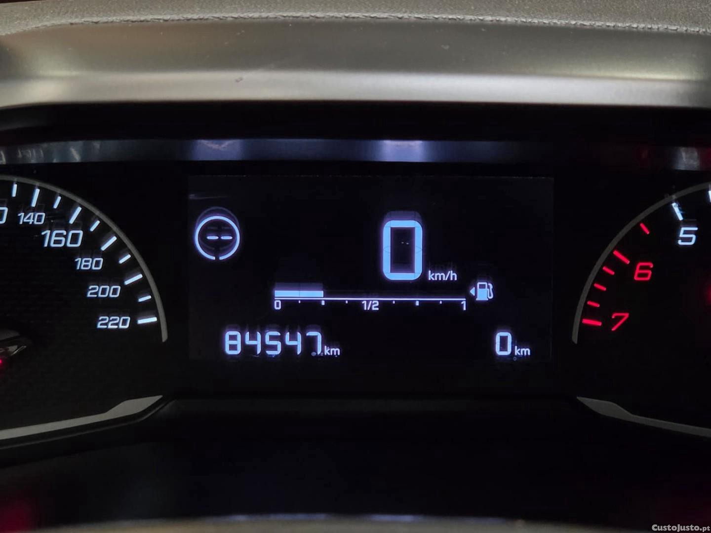 Peugeot 2008 PureTech 100 Active — fotografia 11