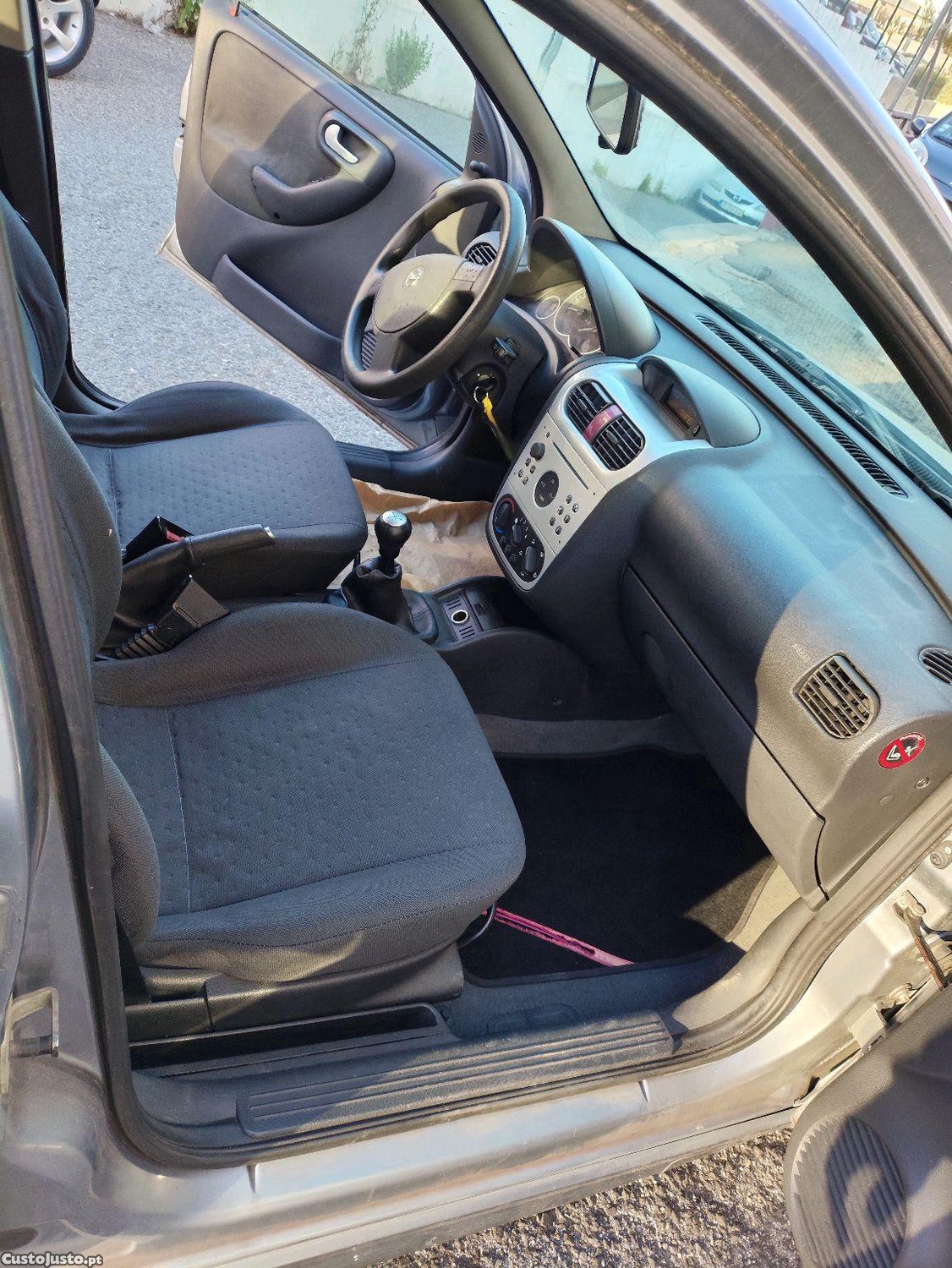 Opel Corsa 1.2 - 04 foto 3