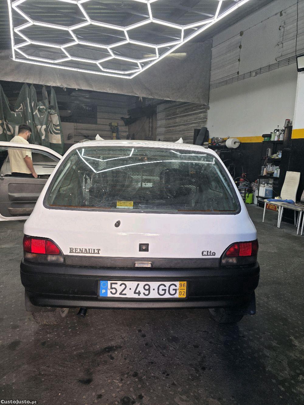 Renault Clio 1.9D — photo 2