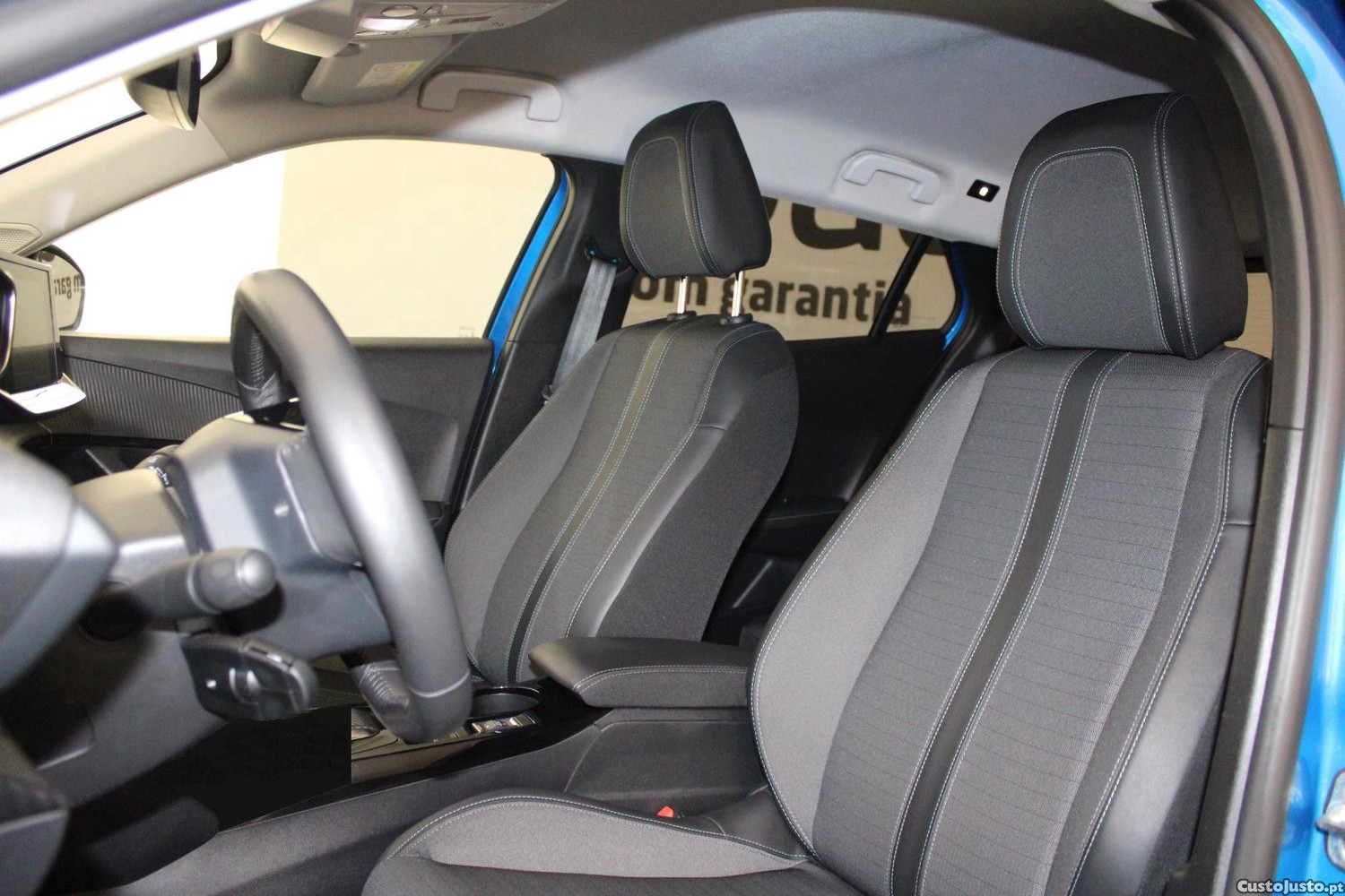Peugeot e-2008 ALLURE — fotografia 12
