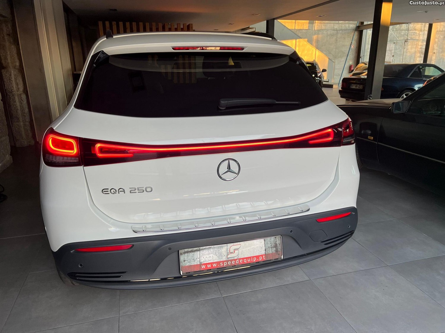 Mercedes-Benz EQA Progressive — fotografia 14