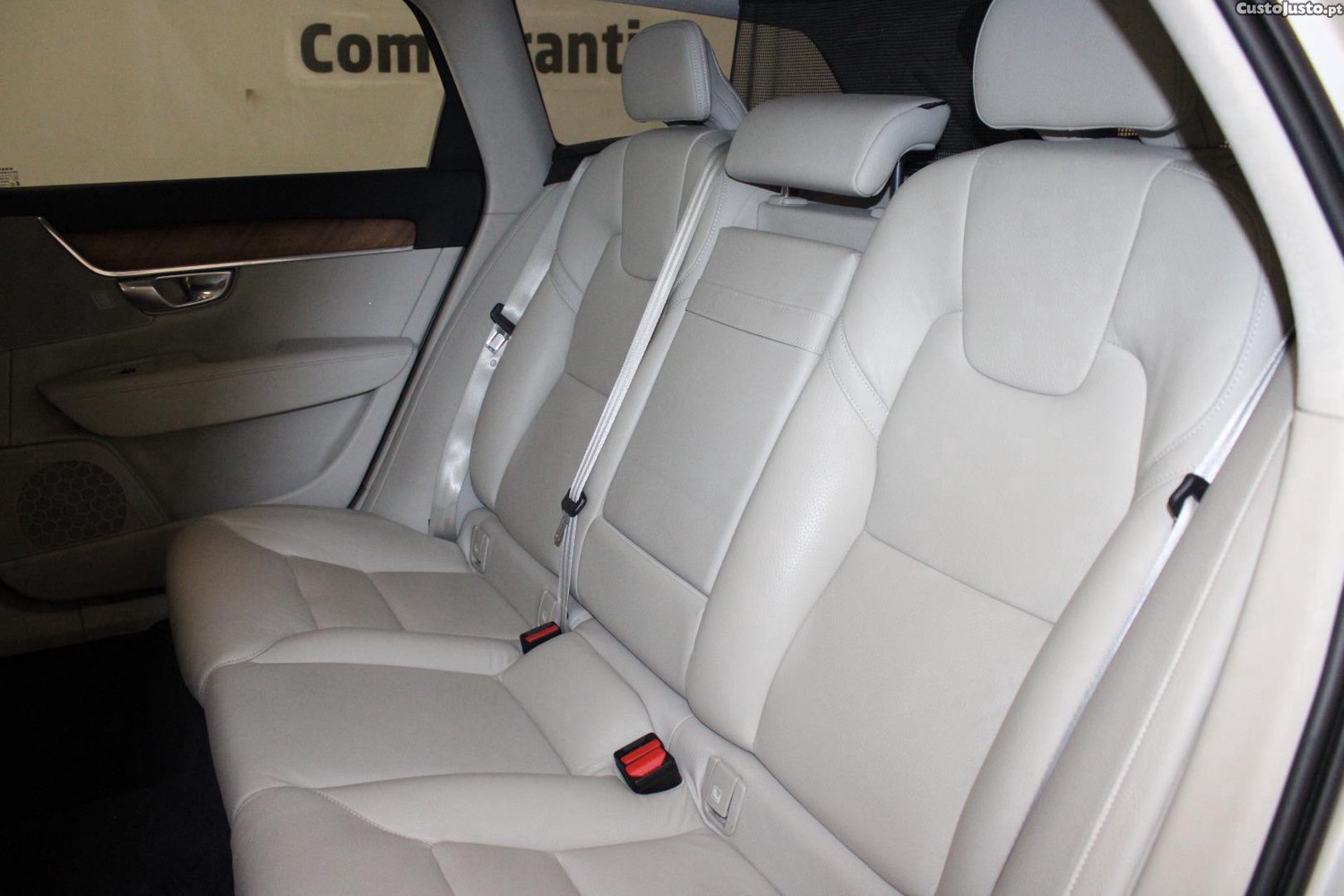 Volvo V90 2.0 B4 MOMENTUM PLUS GEARTRONIC — fotografia 17
