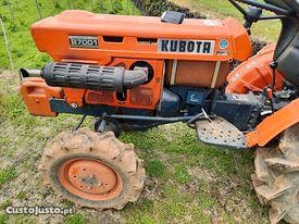Trator Kubota B7001