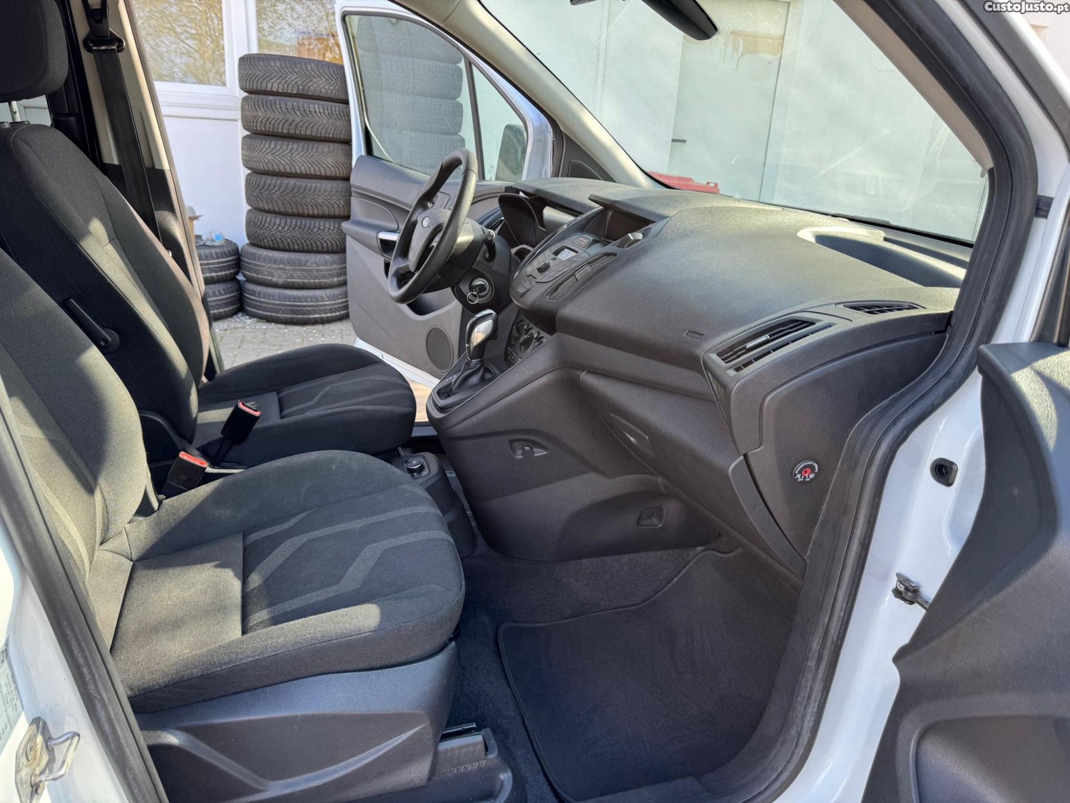 Ford Tourneo 1.5 Mobilidade Reduzida IVA dedutível — fotografia 9