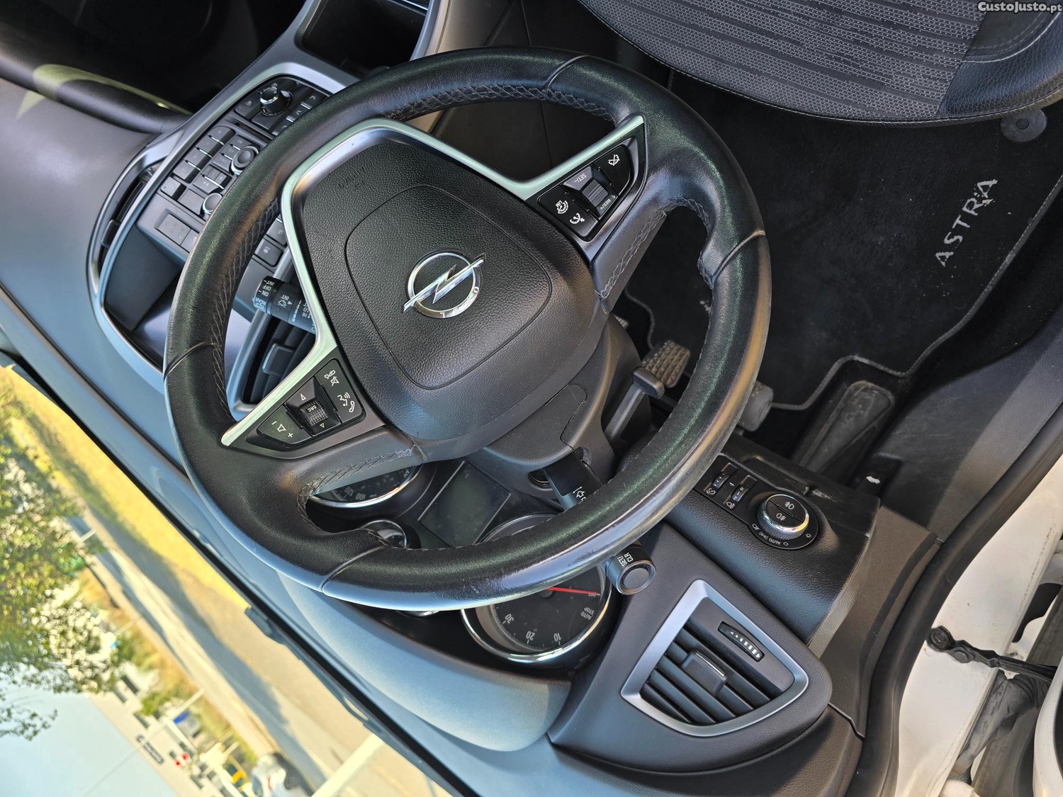Opel Astra Sports Tourer 10000km 20016 — photo 2