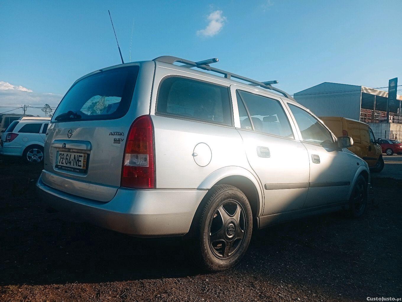 Opel Astra Caravan 2.0Dti Club — photo 4