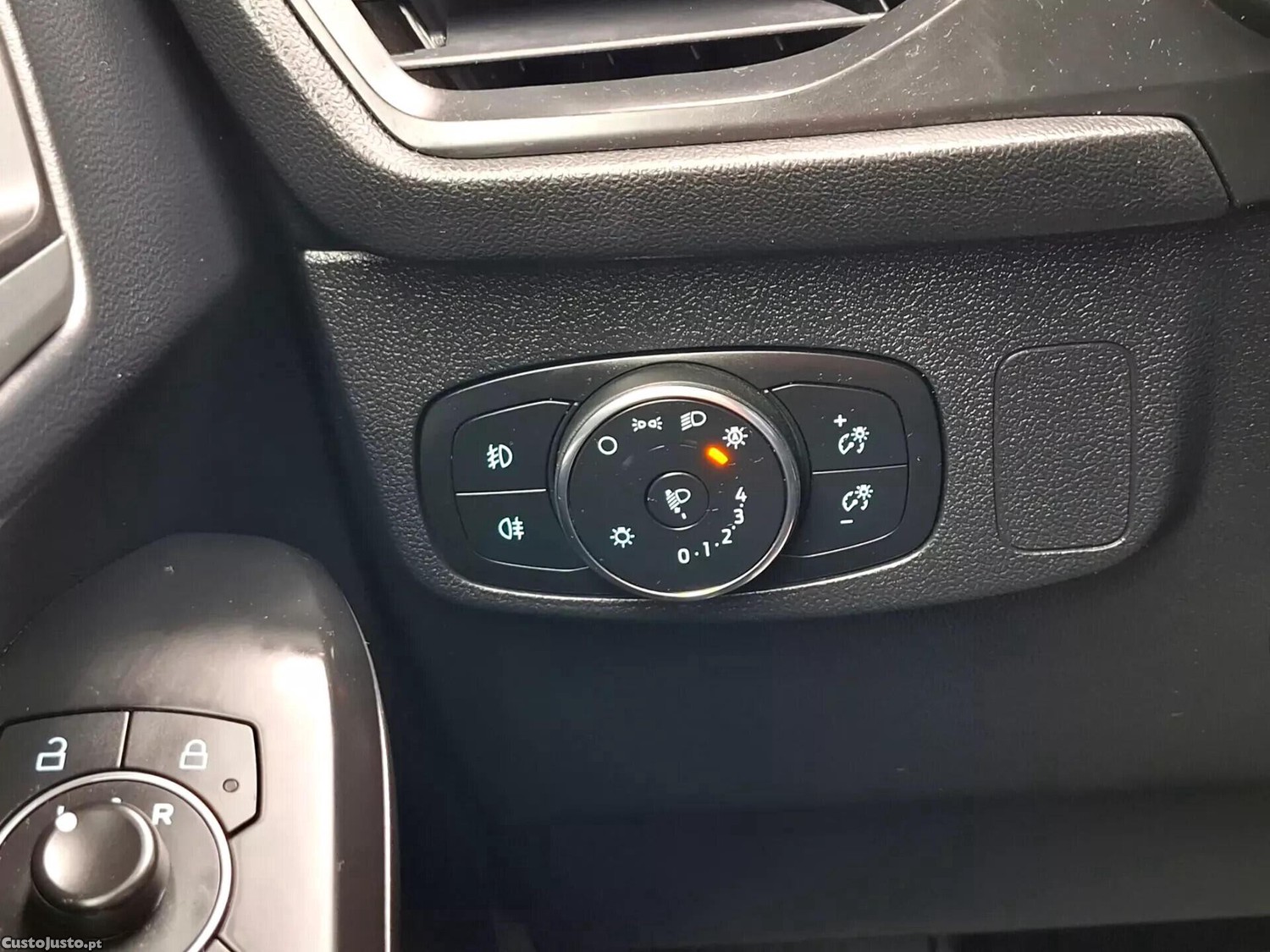 Ford Focus 1.0 EcoBoost MHEV Titanium — fotografia 10