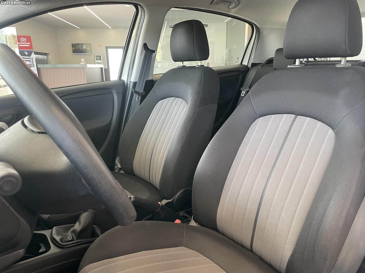 Fiat Punto 1.3 M-Jet Easy S&S — fotografia 2