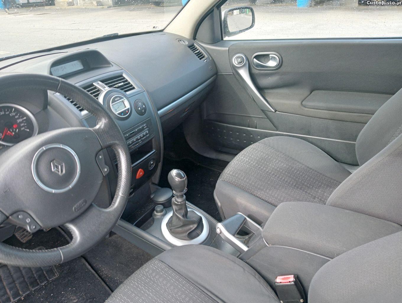 Renault Mégane 1.5 DCI 3 portas — fotografia 5