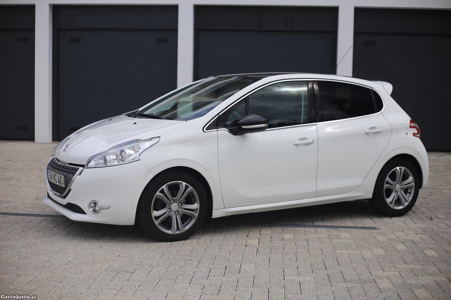 Peugeot 208 1.4 Hdi Allure — photo 2