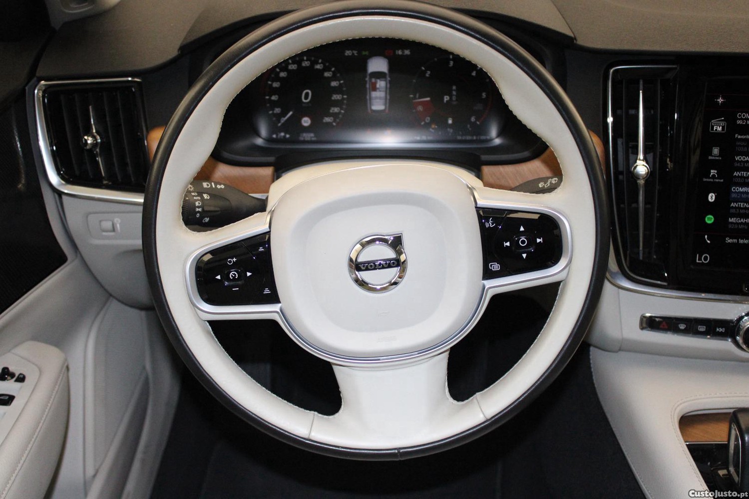 Volvo V90 2.0 B4 MOMENTUM PLUS GEARTRONIC — fotografia 39