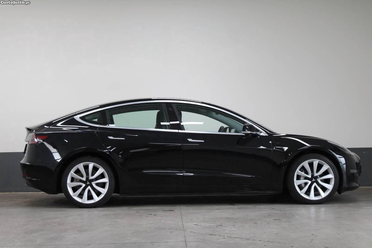 Tesla Model 3 Long-Range AWD — photo 3