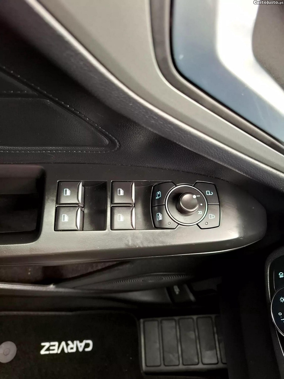 Ford Focus 1.0 EcoBoost MHEV Titanium — fotografia 11