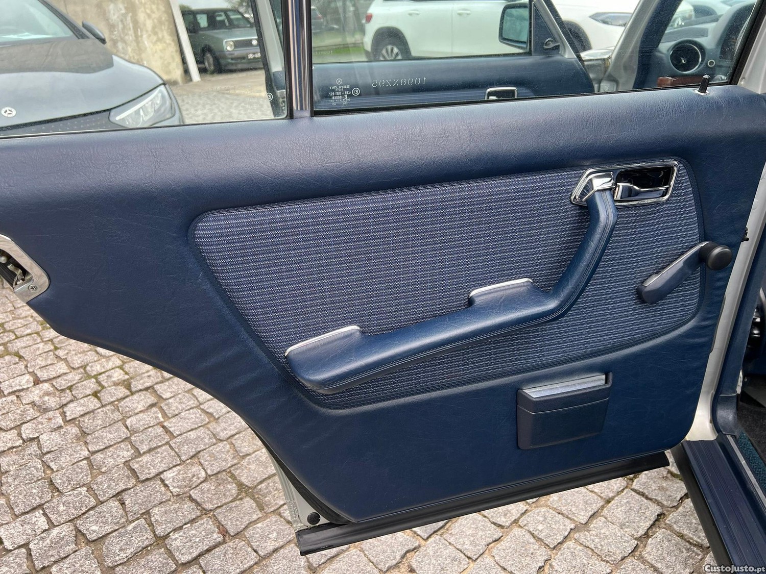 Mercedes-Benz 230 E — fotografia 9
