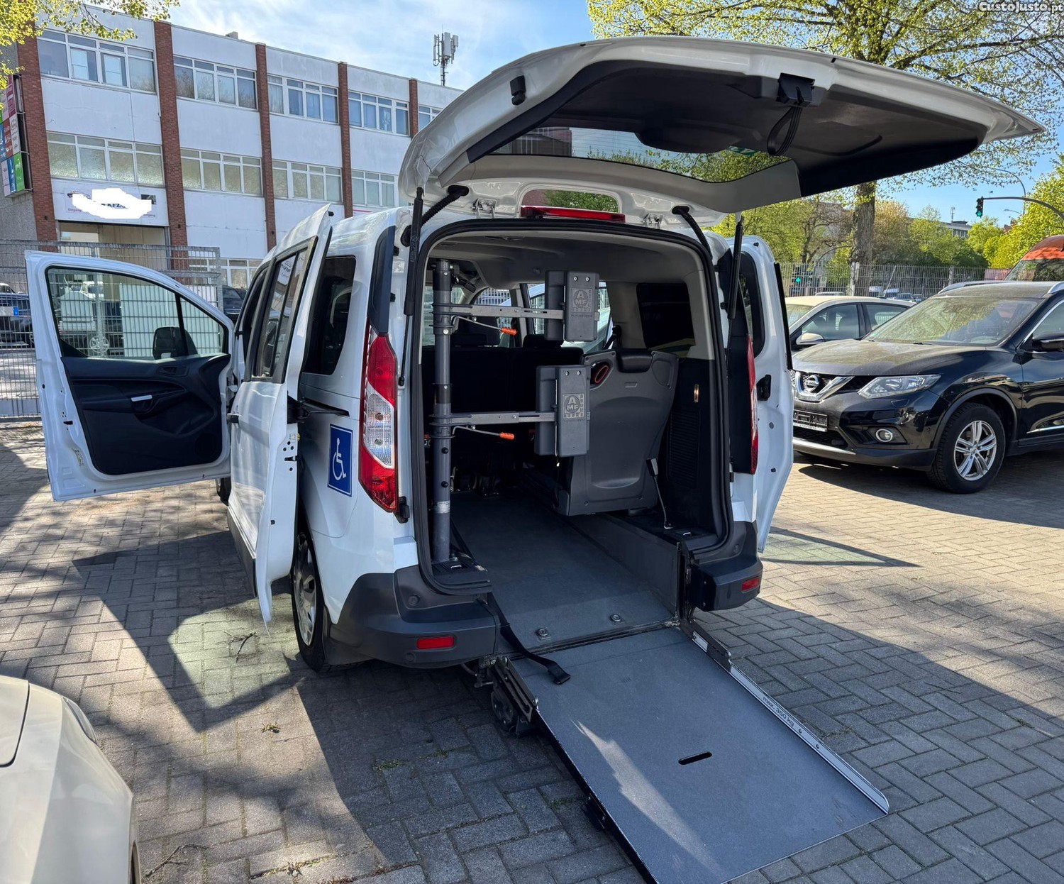Ford Tourneo 1.5 Mobilidade Reduzida IVA dedutível — fotografia 6