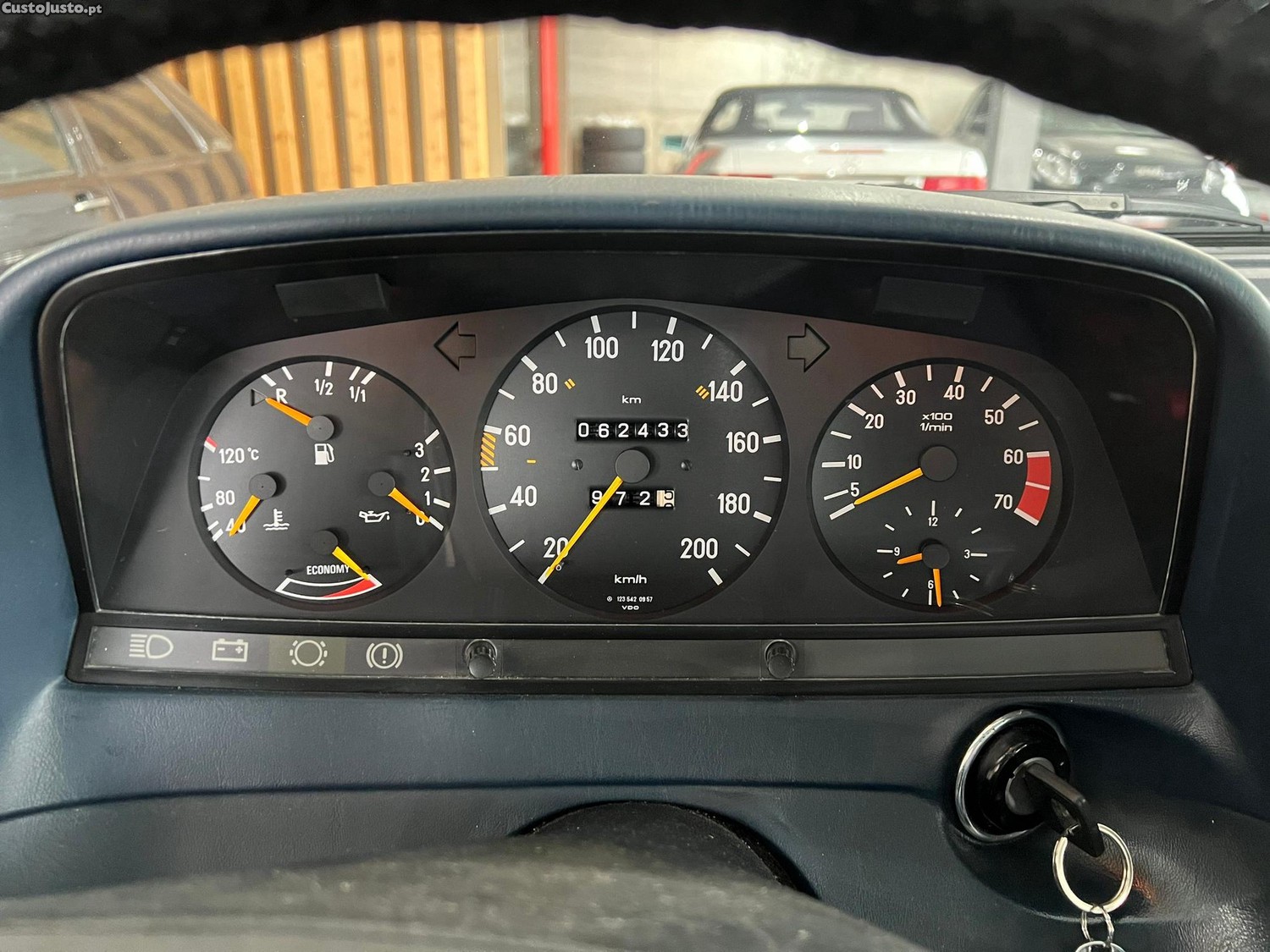 Mercedes-Benz 230 E — fotografia 14