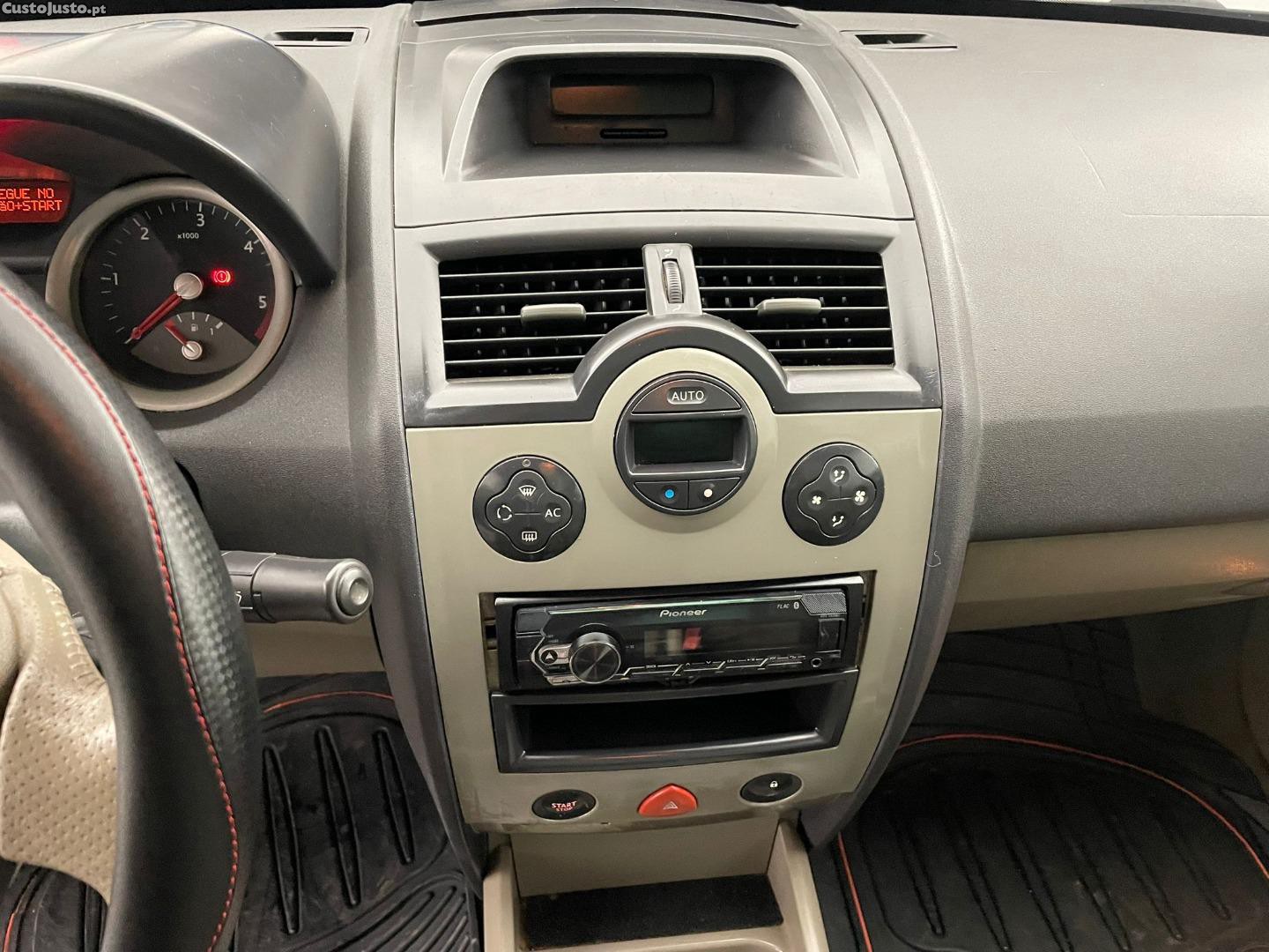Renault Mégane CC 1.9 DCI — fotografia 4