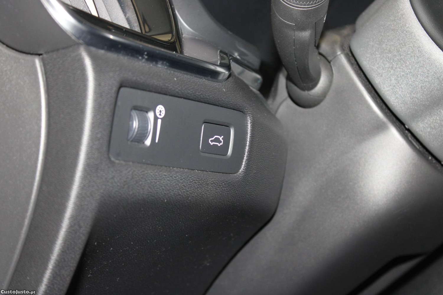 Volvo V60 2.0 D3 GEARTRONIC — fotografia 31