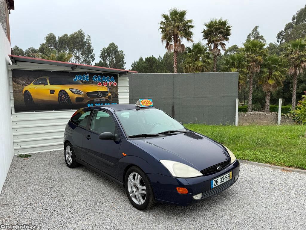 Ford Focus Trend 1.8TDDi 90cv 07/2001 - 01 — photo 2
