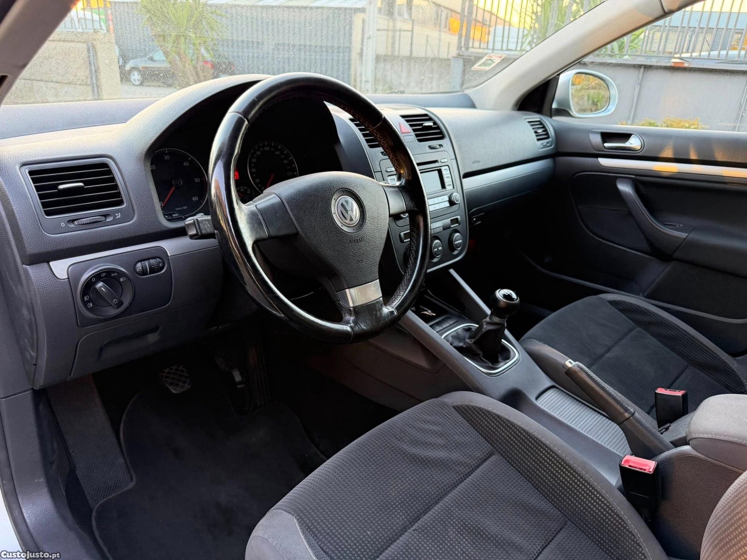 Volkswagen Golf V 1.9 TDI — fotografia 9